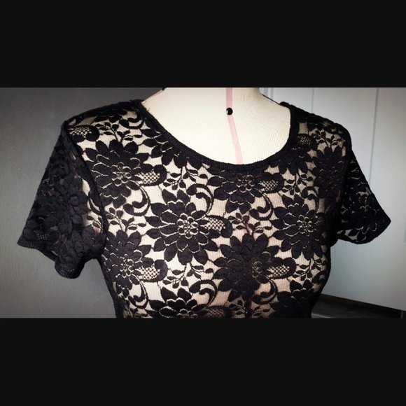 Forever 21 Black Floral Lace Top Size M - Picture 8 of 13